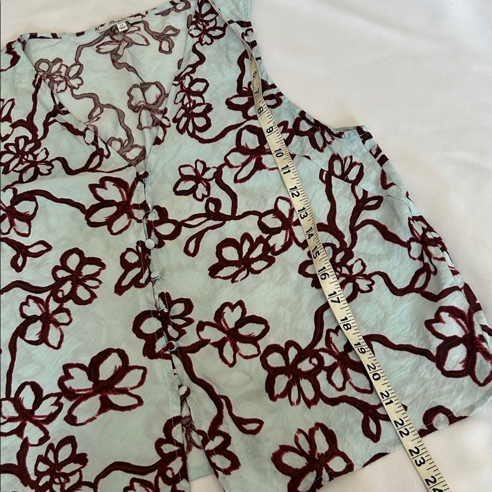 Madewell Gentle Wind Cutaway Vest in NWT Floral Top with Red Accents size 12 - Picture 5 of 8